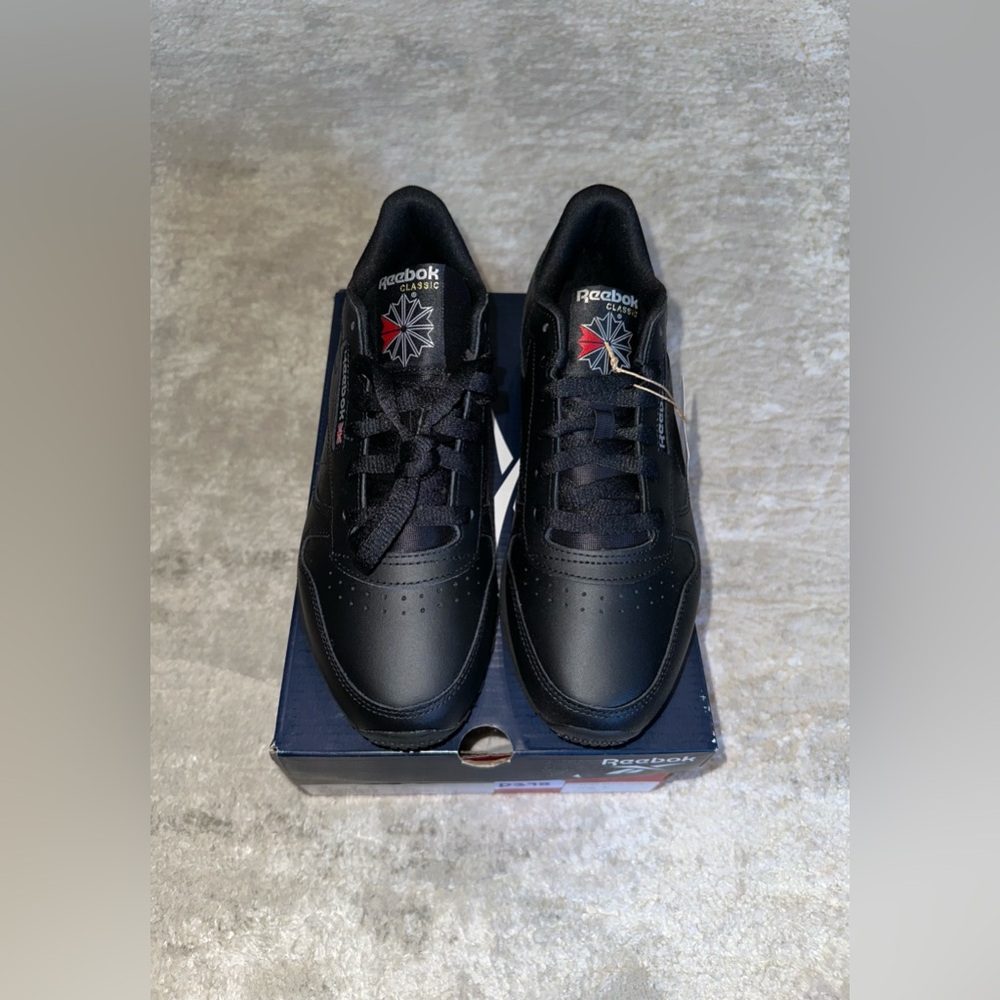 Women’s Reebok Classic Leather Sneaker - 9M - Picture 2 of 5